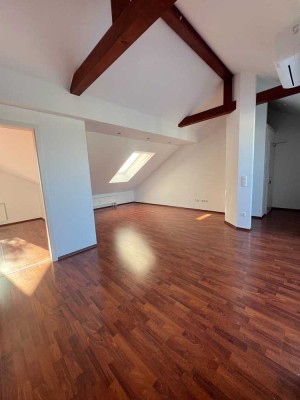 Charmante 2-Zimmer Dachgeschosswohnung in Maintal/Dörnigheim