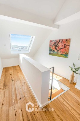 TOP PREIS:  Stilvolle 3-Zi.-Maisonette mit Blick aufs Schloss & Stellplatz inklusive