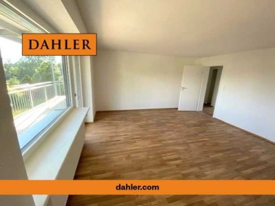 Gepflegte Hochparterre-Wohnung mit sehr großzügigen Balkon - in guter Lage