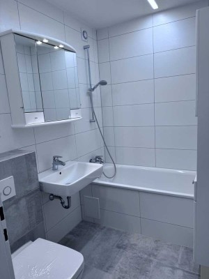 Geschmackvolle 2-Raum-Wohnung mit gehobener Innenausstattung mit EBK in Krefeld