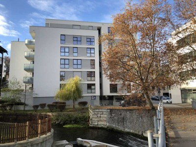 Geschmackvolle, neuwertige 4,5-Zimmer-Wohnung mit geh. Innenausstattung mit Balkon und EBK