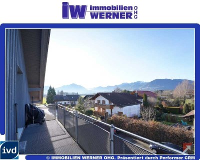 **Gemütliche 2-Zi.-DG-Whg. i. Raubling m. Balkon u. freiem Bergblick**