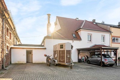 Mehrfamilienhaus als Sanierungsobjekt. Mit Garten, Scheune und sehr viel Platz!