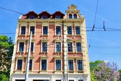 *** Charmante Wohnung in denkmalgeschütztem Gründerzeithaus – Stilvoll wohnen mit Ausblick ***