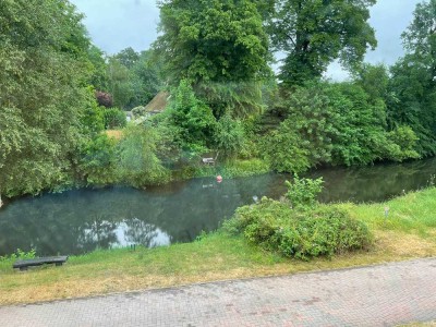2‑Zimmer Dachgeschosswohnung mit Garten und Blick auf den Fluss!