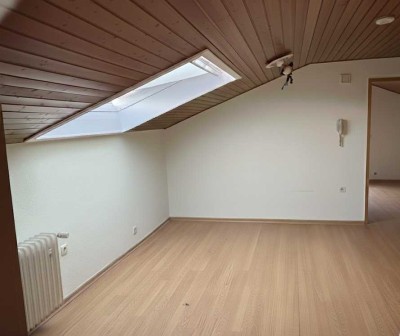 Lichtdurchflutete DG Wohnung mit Traumhafter Aussicht