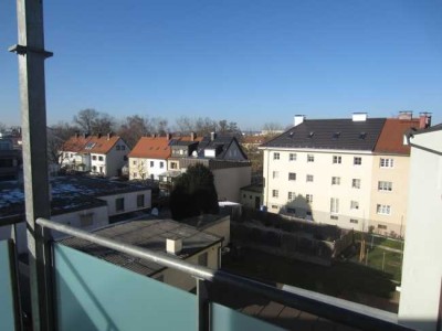 Schöne Renovierte 2-Zimmerwohnung mit Balkon an der Flutmulde