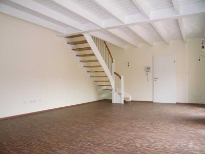 helle 3 Zimmer Loft Wohnung 90 m2 Großostheim mit großem Sonnenbalkon  in "separaten" Haus
