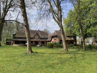 Attraktives 5,5-Zimmer-Haus, ein denkmalgeschütztes vormaliges Kutscherhaus, in Travenbrück