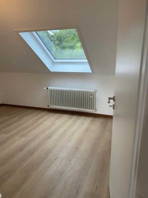 Freundliche 3-Zimmer-DG-Wohnung mit Balkon in Bendorf