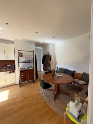 Dachgeschosswohnung an der Münchner Freiheit (WG geeignet)