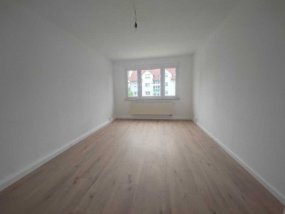 3-Zimmerwohnung im EG + Tageslichtbad mit Wanne + EBK als Option !!!
