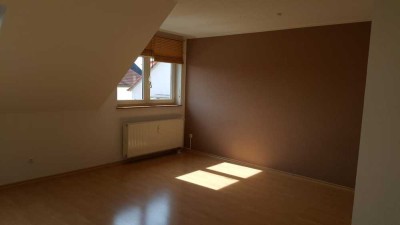 Ansprechende 3-Zimmer-Dachgeschosswohnung mit Balkon und EBK in Rodgau