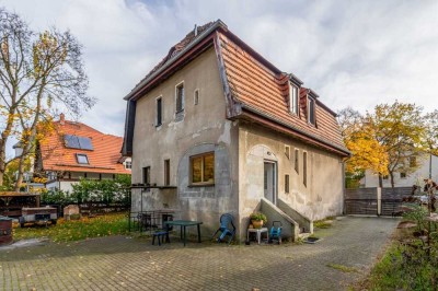 Einfamilienhaus mit großem Garten, Pool & zweigeschossiges Freizeithaus am Waldrand