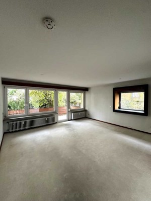 Helles WG Zimmer mit Balkon in neuer WG, Top Lage - 1min Laufweg zur S-Bahn, 6min zur Universität