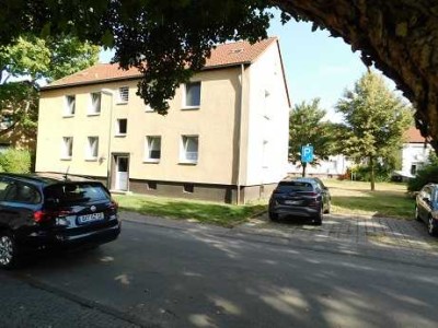 Einzugsbereite neu renovierte Wohnung im EG mit wenigen Stufen und neuem Duschbad! Ideal im Alter!