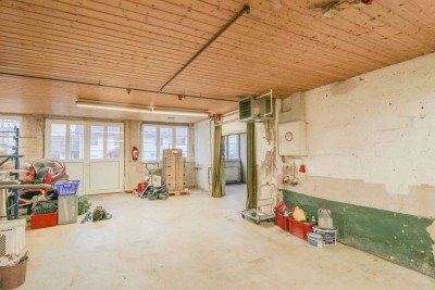 Wohn- und Geschäftshaus mit Top-Potenzial ! Aktuell 1 Etage Gewerbefläche + 2 Etagen Wohnfläche