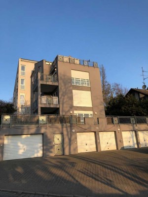 Renovierte 4-Zimmer-Wohnung mit Balkon in Gau-Bischofsheim mit Blick bis nach Frankfurt