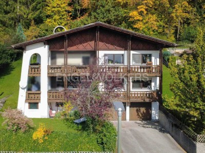 Zweifamilienhaus auf großzügigem Baugrundstück mit unverbaubarem Alpenblick
