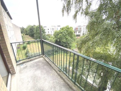 2 Zi.-Etw. mit Balkon im östl. Ringgebiet, ruhige Lage, mit Renovierungsbedarf, Nähe Grünstraße