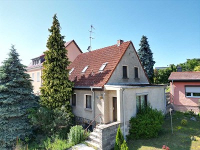 Modernisierungsbedürftiges Einfamilienhaus in Bahnhofsnähe