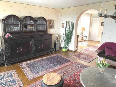 Perfekter Wohntraum! 6 Zimmer-Wohnung mit sonnigen Balkone & Aufzug!