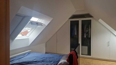 Stilvolle 2-Zimmer-Dachgeschosswohnung mit Balkon