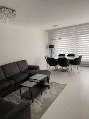 Stilvolle, vollständig renovierte 1,5-Zimmer-Wohnung mit Balkon und Einbauküche in Erding