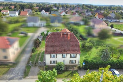 Großzügiges Mehrfamilienhaus mit Geschichte, 3 Wohnungen und großem Garten