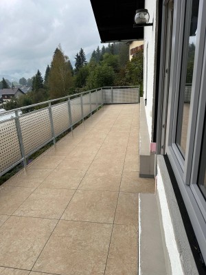 Sonnige EG Wohnung Süd-West-Ausrichtung in Hanglage