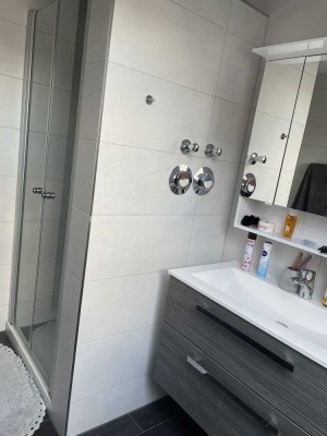 Exklusive, sanierte 2-Zimmer-Dachgeschosswohnung mit Loggia und Einbauküche in Isenbüttel