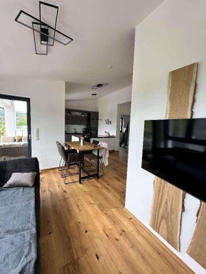 Dachgeschosswohnung mit hohen Räumen