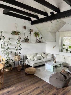 Moderne DG-Wohnung in Jugendstilvilla ca. 45 m²