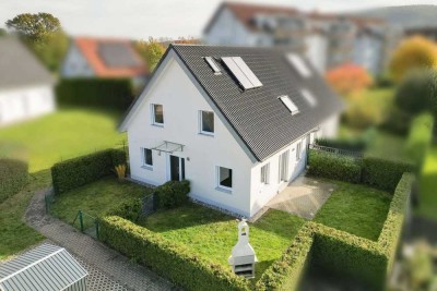 Doppelhaushälfte in Wildenheid! Baujahr 2012! + Garten + Garage + Stellplatz! TOP Energiewert!
