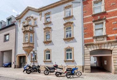 Herrschaftliche 4 Zimmer Citywohnung mit Balkon und Aufzug bis in die Wohnung