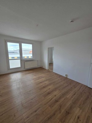 gut geschnittene 2-Raum-Wohnung mit Balkon und Wannenbad