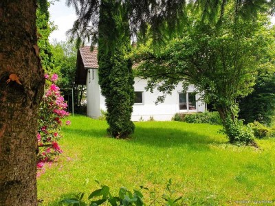 Schmuckes Wohnhaus - renovierungsbedürftig - großer Garten. Grafling Hofäcker