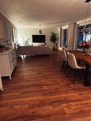 Moderner Bungalow mit Wintergarten, großem Garten und Doppelgarage