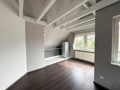 Ein Schmuckstück ist diese 2-Zimmer-Atelierwohnung mit EBK und Balkon in ruhiger Lage