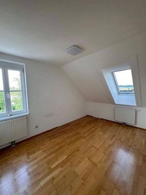 lichtdurflutete Dachgeschoßwohnung