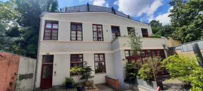 Modernisierte 3-Zimmer-Penthouse-Wohnung mit 270° Dachterrasse im Komponistenviertel