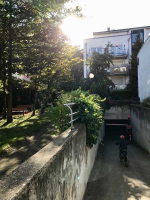 Helle 3-Zimmer-Penthouse-Wohnung mit Balkon in Offenbach am Main