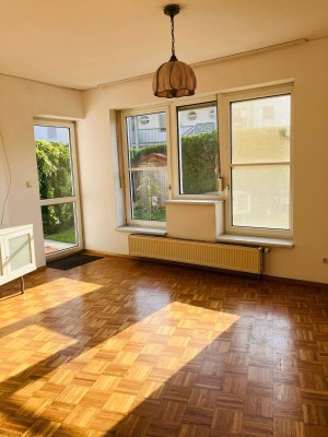 LEBEN ist bester LAGE mit Gärtchen und Aussicht! (Provisionsfrei)