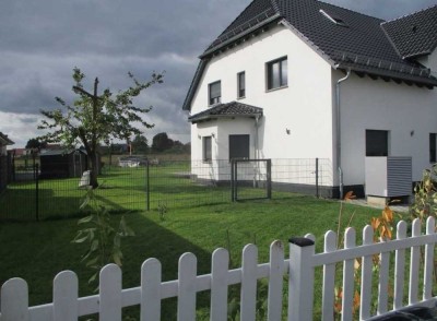 Neuwertiges Haus mit fünf Zimmern und Einbauküche in Markranstädt