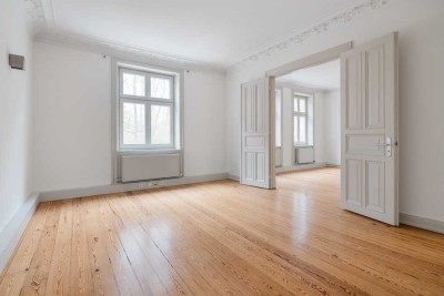 Frei lieferbar. Top modernisierte Altbauwohnung in Blankenese / EBK / Balkon