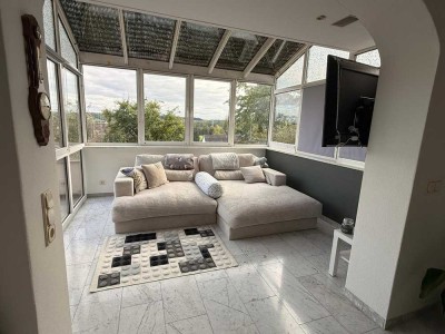 Zwei-Zimmer-Perle mit Sonnenterrasse  mit Blick auf das Ampertal