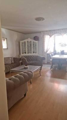 Tolle 4-Zimmer-Wohnung mit Aufzug+Balkon+Tiefgarage in Karlsruhe