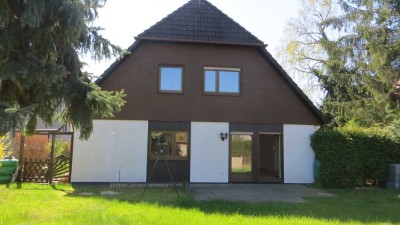 Doppelhaushälfte mit großem Garten und Keller zur Miete in Rudow (Neukölln), Berlin