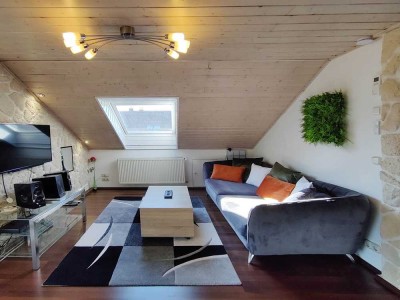 Komplett möblierte, stilvolle 1,5-Zimmer-Dachgeschosswohnung in Schwabing-Freimann, München