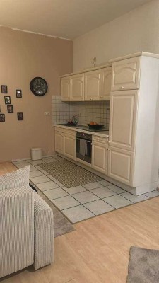 Helle 2-Zimmer-Wohnung mit EBK und Balkon in zentraler Lage - Ideal für Paare